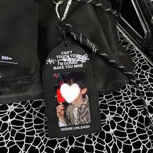 1 pieza Portatarjetas de fotos minimalista negro, funda para tarjetas de fotos de álbum de entretenimiento coreano, cubierta protectora de tarjeta pequeña de 3 pulgadas, FEINIBOOK, portatarjetas de cuero, adecuado para almacenamiento y protección de tarjetas pequeñas de ídolos de 3-3.5 pulgadas, tarjeta de fotos, tarjeta pequeña de álbum K-Pop, llavero, colgante de bolso, almacenamiento de tarjeta de autobús estudiantil/tarjeta de campus/tarjeta de acceso, artículo de apoyo para conciertos, esencial para fans - Funda de cartón - Ver 4