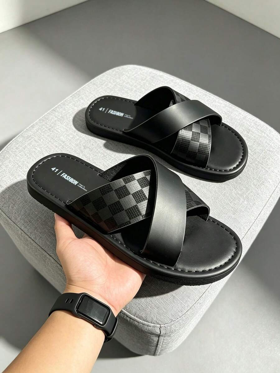 Men's One-Strap Checkerboard Patchwork Cross-Strap Sandals, Premium Glossy PU Patchwork Printed Upper, Breathable Open-Toe Flat Sandals With Thick Rubber Sole, Soft Non-Slip Wear-Resistant Home Beach Commute Versatile Casual Slides - Black - View 1