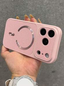 Casing Ponsel Premium Bertekstur Kulit Leci dengan Pola CD dan Pengisian Daya Nirkabel Magnetik, Kompatibel dengan iPhone 18 Pro Max 18 Pro 17 Pro Max 17 Pro 16 Pro Max 15 Pro Max 14 Pro 13 12, Pelindung Lensa Matte Mewah, Penutup Belakang Tahan Guncangan - Berwarna merah muda - View 4