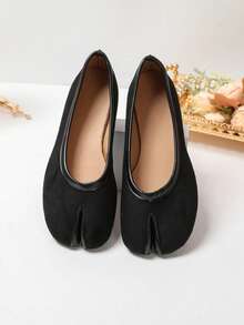 Women's Split Toe Flat Shoes, Minimalist Shallow Slip-On Loafers, Retro Pig-Toe Style, Soft Sole Comfortable Commuter Casual Shoes - Black - View 2