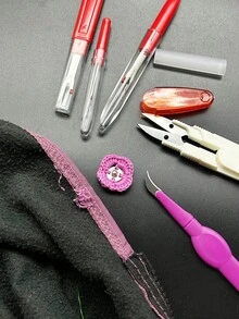 5pcs Red Seam Ripper Set, Includes Large, Medium, Small With Transparent Protective Cover, Red Scissors And Sickle Style, Sewing Seam Ripping Auxiliary Tool, Suitable For Embroidery, Patchwork, Fabric Craft, Clothing Alteration And Repair, Handmade Sewing DIY Accessories - Seam Ripper Set - View 4