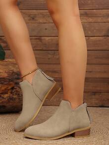 Sepatu bot pendek model V-cut vintage untuk wanita, hak tebal rendah, resleting belakang, sepatu bot untuk bepergian. - Khaki - View 5