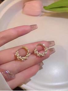 QTHOPE A Pair Of Copper Alloy Light Luxury Elegant Round Pearl Hoop Earrings For Women - Gold - View 3