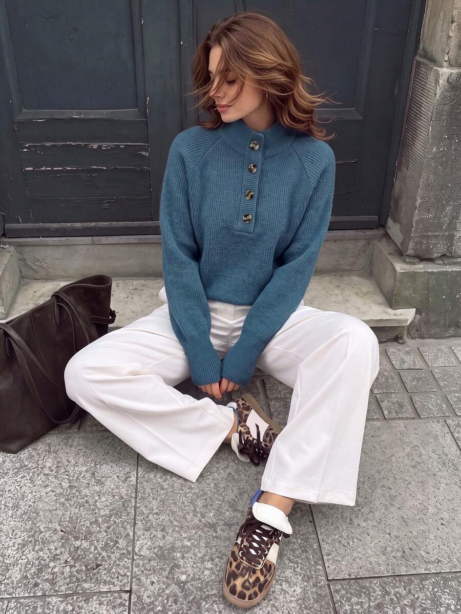 Aflion Sweater Rajut Pendek Wanita Warna Polos dengan Kerah Tinggi Bergaris dan Kancing Setengah, Lengan Mengembang, Atasan Rajut Tebal, Hangat, dan Elastis, Serbaguna untuk Pakaian Sehari-hari Musim Gugur/Dingin - Biru - View 1