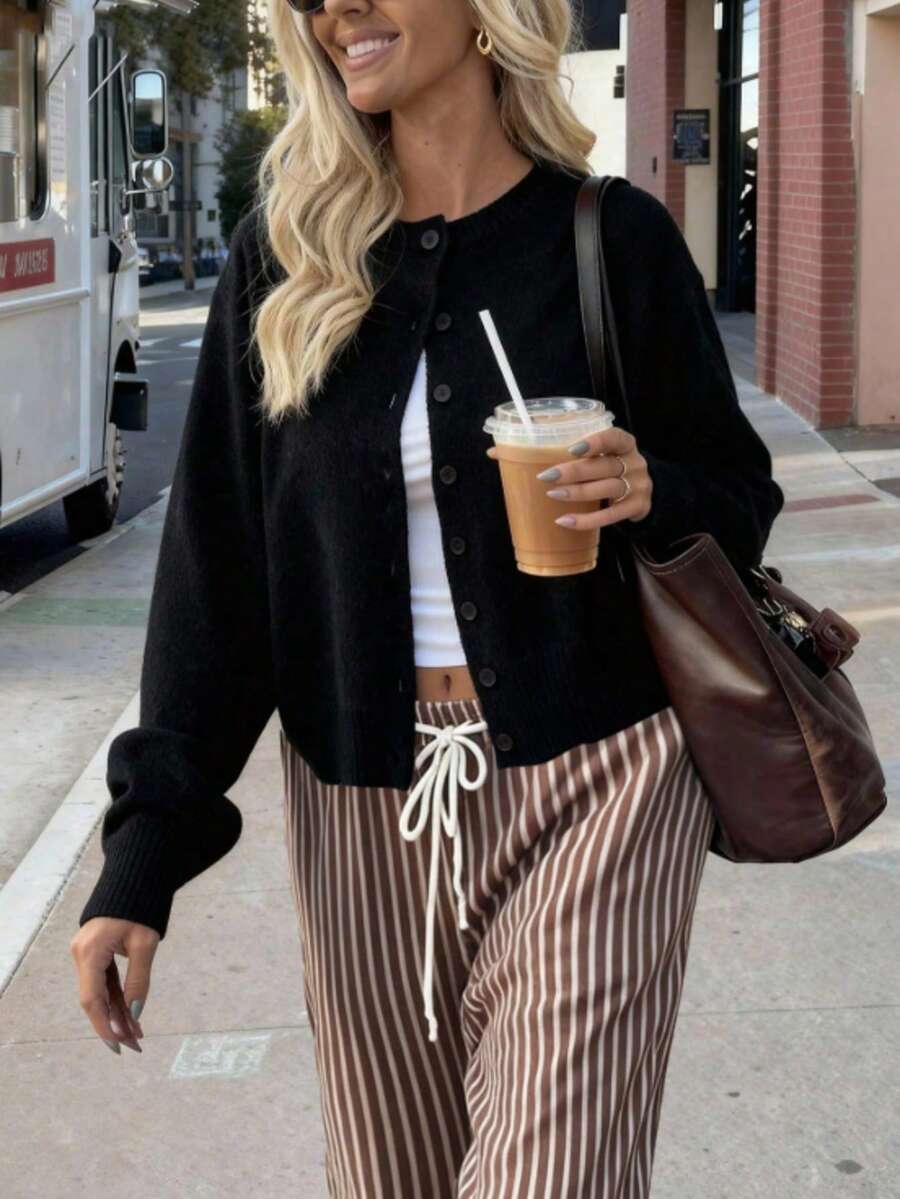 Áo cardigan len dệt kim nữ big size FOR BEAUTY phong cách Y2K, màu đen trơn mềm mại, cổ tròn, hàng cúc trước, tay dài, thời trang đường phố Mỹ mùa thu - màu đen - Xem 1