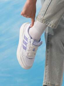 Adidas 女款 Lite Shuffle 紫色圖案厚底休閒滑板鞋 KH9026 - 白/淡紫/淡紫 - 查看 3