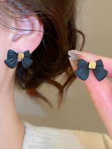 1 Pair Black Bow Earrings, Minimalist Personalized Small Sweet Gentle Exquisite Elegant Versatile Stud Earrings, Suitable For Teenage Girls Daily And Holiday Wear - Black - View 2