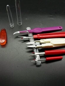 5pcs Red Seam Ripper Set, Includes Large, Medium, Small With Transparent Protective Cover, Red Scissors And Sickle Style, Sewing Seam Ripping Auxiliary Tool, Suitable For Embroidery, Patchwork, Fabric Craft, Clothing Alteration And Repair, Handmade Sewing DIY Accessories - Seam Ripper Set - View 3