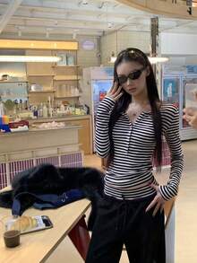 女款新款長袖條紋T恤底層衣，修身小眾獨特上衣 - 白色條紋 - 查看 4