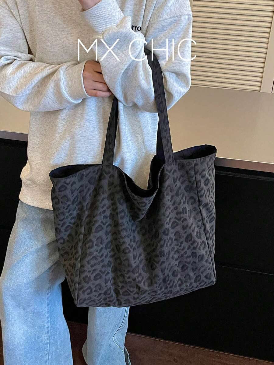 這款女款時尚大容量手提包採用豹紋帆布材質,輕便且空間充足,適合學校、校園、圖書館、購物、旅行、戶外活動、野餐等場合。它可以作為手提包、單肩包、托特包使用,也是學生校園和大學生活的必需品。這款時尚大容量手提包是秋冬季女性的理想選擇,與秋冬時尚豹紋女款錢包完美搭配。 - 黑色 - 查看 1