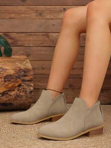 Sepatu bot pendek model V-cut vintage untuk wanita, hak tebal rendah, resleting belakang, sepatu bot untuk bepergian. - Khaki - View 4