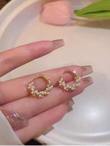 QTHOPE A Pair Of Copper Alloy Light Luxury Elegant Round Pearl Hoop Earrings For Women - Gold - View 6