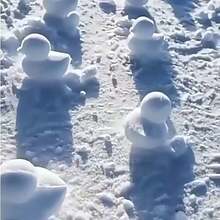 4pcs Random Outdoor Snowball Clips, Duck Snowman Heart Football Shapes, High Aesthetic Value, Multi-Shape Snowball Maker, Compact And Portable, Snowball Catching And Throwing Tool, Suitable For Parks, Snowfields And Beaches, Portable Sand And Snow Game Accessories - A - View 7