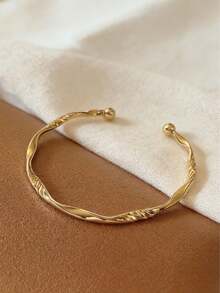 1 buah Gelang Manset Terbuka Asimetris Unik Berpilin Warna Emas, Desain Elegan dengan Tampilan Mewah, Aksesori Tangan Serbaguna Minimalis Cocok untuk Pemakaian Sehari-hari dan Liburan Anak Perempuan - Emas - View 2