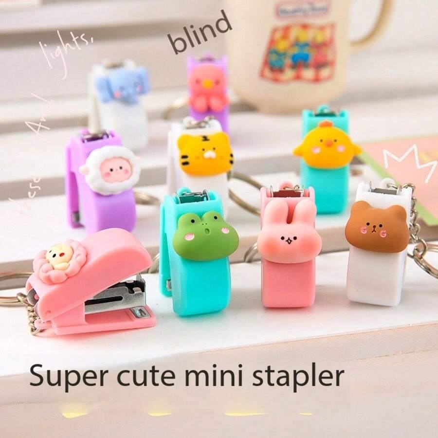 1 buah Stapler Mini Lucu Stapler Kecil Set Alat Tulis Mini Warna Pink Set Stapler dan Staples Cocok untuk Rumah Kantor Stapler Mini Pelajar Kantor Budaya Kecil Kreatif dengan Gantungan Kunci Grosir Stapler Mini Kartun Stapler Mini Pelajar Kantor Stapler Kecil Stapler Portabel Gantungan Kunci Warna Macaron