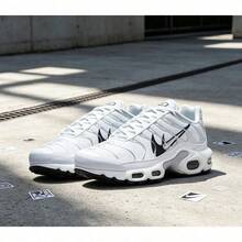 Nike أحذية رياضية رجالية - فضي - مشاهدة 1