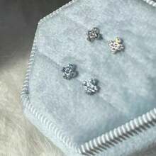 1 Pair Mini Cross Cartilage Earrings, Korean Style Versatile All-Match Design, Niche Sparkling Rhinestone Exquisite Stackable Stud Earrings For Women - Silver - View 1