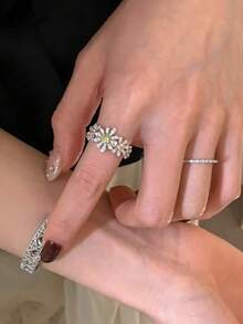 1pc Luxury Full Rhinestone Daisy Ring, Early Spring Niche High-End Index Finger Ring, Gentle Vintage Style - Daisy - View 1