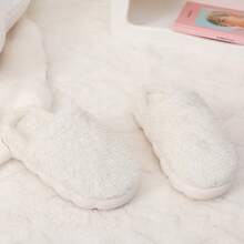 Girl's Fluffy Glitter Cloud Sole House Slippers, Warm Closed-Toe Plush Indoor Slippers, Comfortable Home Shoes For Autumn/Winter - White - View 4
