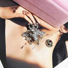 1pc Vintage Style Old Gold & Silver Bee Brooch, Anti-Exposure Buckle, Metal Small Pin, Cardigan Shawl Button, Suit Badge - Multicolor - View 3