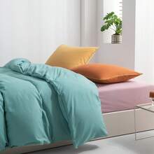 Set Sprei Selimut dengan Hiasan Satin Pelangi - 100% Poliester Lembut dengan Kombinasi Warna Merah Muda/Hijau - Sprei Bernapas dan Hipoalergenik, Tersedia Berbagai Ukuran - Termasuk 1 Selimut + 1/2 Sarung Bantal - Teh Susu Hijau - View 1