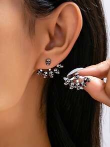 2pcs Gothic Dark Street Style Fashion Creative Fan-Shaped Skull Stud Earrings For Women, Suitable For Daily Commute, Party, Banquet, Halloween Wear - Fan-shaped Skull Stud Earrings - View 3