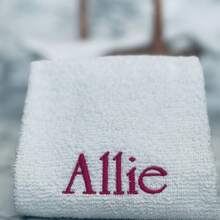 Personalized Embroidered Face Towel, Personalized Embroidered Face Cloth With Multi-Color Embroidered Name, Suitable For Pajama Party, Bathroom, SPA, Bridesmaid Gift, Wedding Gift, Love Gift, Party Favor, Hotel Customization, Soft And Absorbent Face Towel For Friends - Multicolor - View 3