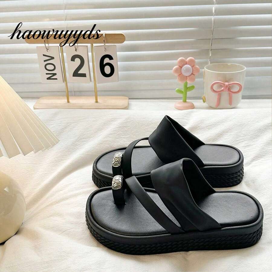 Silver Toe Cap Thick Sole Slippers For Women Summer Outdoor Wear 2026 New Style High-End Thong Sandals
