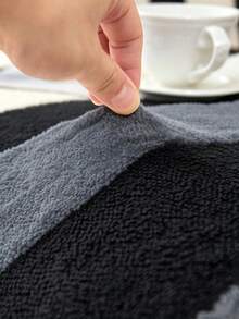 1P Kontrast Vertikal gestreifter Plüsch Sofaüberzug, Kationischer Stoff Vollstretch Hohe Elastizität Sofa Schutz, Maschinenwaschbar, Chemisch Reinigbar, Handwaschbar, Heimdekoration Sofaüberzug, Wohnzimmer Minimalistisch Weiche Einrichtung, Dunkel- und Hellgrau Vertikal gestreifter Sofaüberzug, Geeignet für 1/2/3/4-Sitzer Sofas, Herbst/Winter Dicker Sofaüberzug - Verschiedenfarbig - Übersicht 12