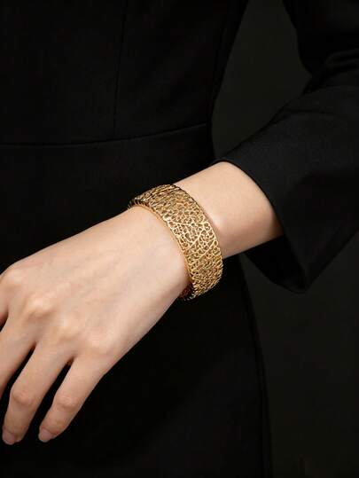 1pc 22K Gold Plated Women Bangle, Elegant Hollow Design, Bridal Bracelet, Fashion Jewelry For Wedding, Party & Festival