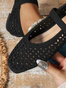 1 Pair Solid Color Bohemian Hollow Out Women's Flat Shoes For Outdoor All Seasons - Black - View 6