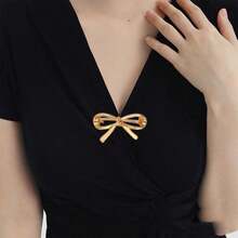 1/3pcs Multi-Color Metal Bow Brooch, Unique Design Niche Accessory, Anti-Exposure Buckle, V-Neck Pin, Versatile Party Holiday Christmas New Year Decoration Brooch - Gold - View 2