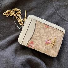 Coach 經典帆布花卉印花拉鍊卡夾，金屬鍊條腕帶女用錢包，可愛手提包零錢袋 - 沙色 - 查看 9