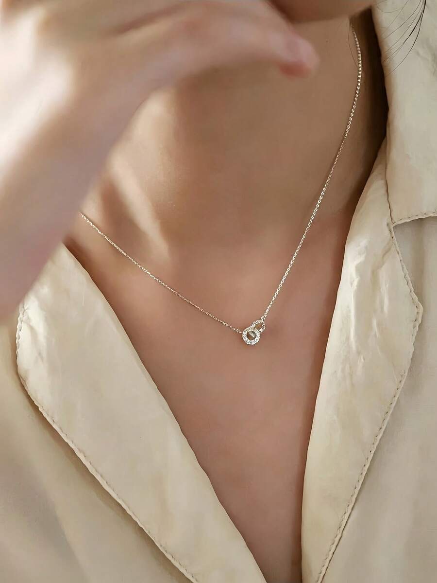 1件極簡奢華雙環扣超亮面項鍊，適合女性日常、度假與派對穿著