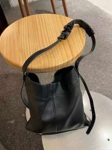 日韓風春夏新款極簡小眾設計 Ins 風黑色豆腐方包 大容量通勤旅行日常購物斜挎腋下水桶包 - 黑色 - 查看 6