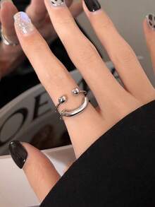 1pc Minimalist, Fun, Adjustable Open-Face Ring Features A Delicate And Playful Openwork Smile Design Made Of High-Quality, Hypoallergenic Stainless Steel. It's Fade-Resistant, Simple, Elegant, And Fashionable, Suitable For Both Men And Women. Perfect For Everyday Wear, Parties, Dates, Vacations, And As A Stylish Autumn/Winter Accessory. - Face - View 2