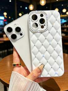 Funda de teléfono de moda con patrón de diamantes acolchados, de color blanco, con cristales de rhinestone, 1 pieza, funda protectora con brillo, compatible con iPhone, resistente al agua, a los golpes y a los arañazos, regalo de primavera para aniversario - Blanco - Ver 2