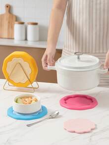 YIYOUJIA EASY YOUR HOME 2-In-1 Detachable & Stackable Thick Silicone Heat-Resistant Mat, Anti-Scald High-Temperature Resistant Kitchen Pot Pad, Cup Coaster, Bowl Mat. Kitchen Utensil Kitchen Handle, Small Size Can Be Used As Heat-Resistant Silicone Glove. Thickened Non-Slip Minimalist Pattern, Washable And Dishwasher , Easy To Clean And Store. Plate, Hot Soup, Baking Countertop Protection Mat, Home, Restaurant, Dorm Dining Table Heat-Resistant Mat. Effectively Protects Tabletop, Multi-Functional Pot Pad, Bowl Mat, Plate Mat. Household Kitchen Countertop Protection Mat, Kitchen Anti-Scald Tool. - View 3