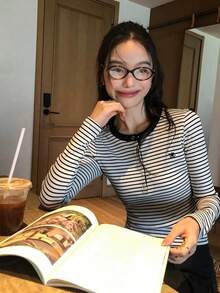 女款秋冬新款條紋圓領長袖內搭上衣，刺繡修身針織T恤 - 杏色 - 查看 3