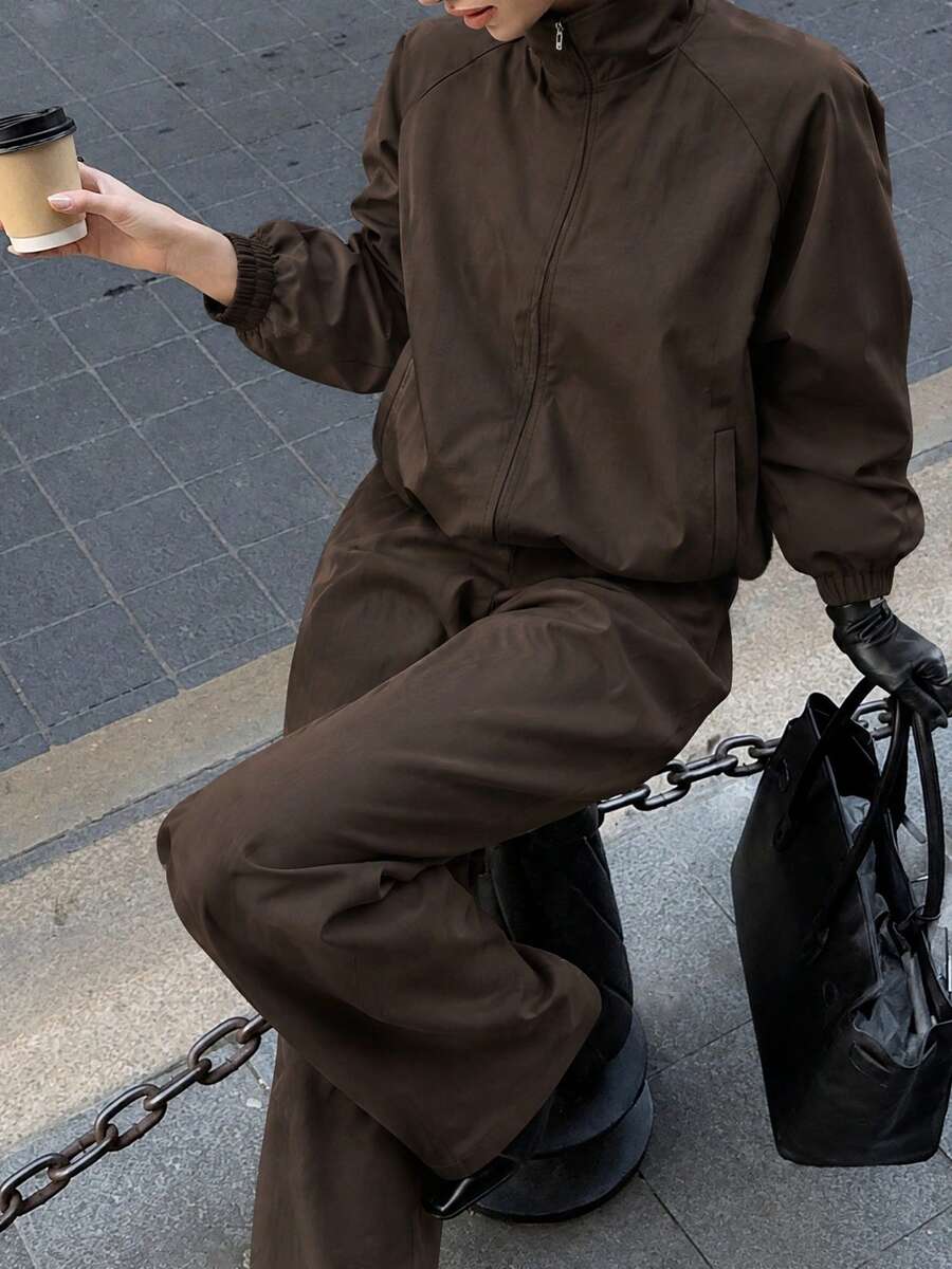 女款秋冬新款休閒機能風兩件套,長袖夾克與防風長褲套裝,棕色,休閒極簡復古街頭風,高領防風,適合戶外旅行通勤,老錢風秋冬穿搭 - 咖啡棕 - 查看 1