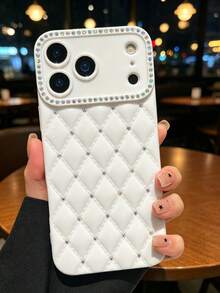 Funda de teléfono de moda con patrón de diamantes acolchados, de color blanco, con cristales de rhinestone, 1 pieza, funda protectora con brillo, compatible con iPhone, resistente al agua, a los golpes y a los arañazos, regalo de primavera para aniversario - Blanco - Ver 3
