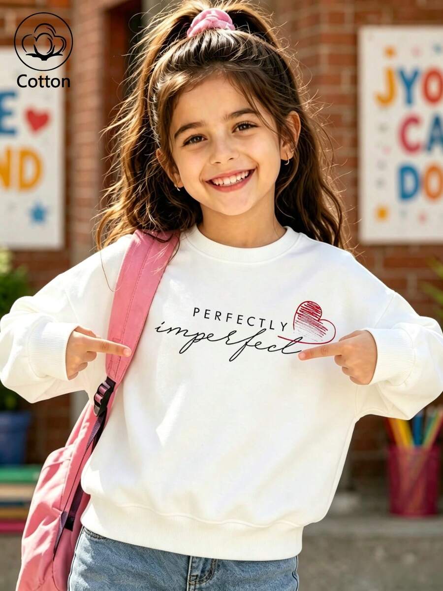 سويت شيرت بياقة دائرية وحروف على شكل قلب بتصميم PERFECTLY imperfect - أبيض - مشاهدة 1