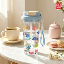 MINISO Gelas Air Transparan, Gelas Kopi Motif Ikan Mas Kecil yang Lucu, Bersih dan Menyegarkan, Gelas Air Transparan 550ML, Sedotan, Praktis untuk Perjalanan, Mudah Dibawa; Hadiah Hari Valentine. - Baby Blue - View 2