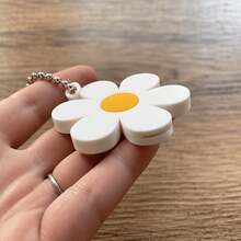 1pc Daisy Can Opener Keychain, Cute Flower Shaped Pull-Tab Can Opener, User-Friendly Portable Can Opening Tool, Suitable For Soda, Beer, Juice And Sparkling Water Cans, White And Yellow - View 3