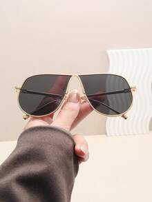1pc Women's Vintage Aviator Fashion Glasses, Oversized Metal Frame + Letter Decoration, Suitable For Daily Use - Gold Frame Black and Gray Film - View 3