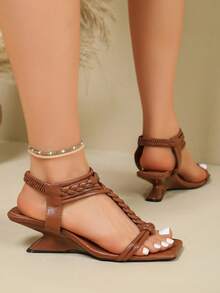 Sandal Musim Panas Wanita, Sepatu Elegan, Sandal Minimalis Hak Tinggi, Desain Slip-On Anyaman yang Praktis untuk Musim Panas - Coklat - View 3