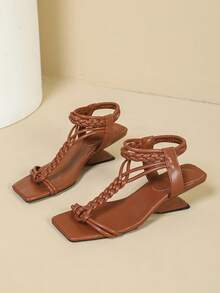 Sandal Musim Panas Wanita, Sepatu Elegan, Sandal Minimalis Hak Tinggi, Desain Slip-On Anyaman yang Praktis untuk Musim Panas - Coklat - View 6