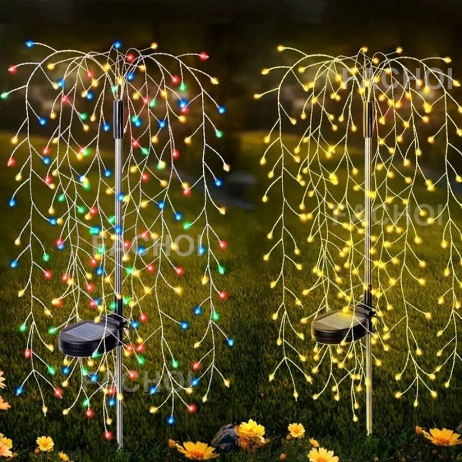 Lampu Tancap Tanah Bertenaga Surya Bentuk Kembang Api untuk Dekorasi Halaman, Tersedia 2 Pilihan: 1 buah dengan 100 LED atau Set 3 buah dengan total 300 LED, Versi Cahaya Putih Hangat dan Warna-warni, Lampu Gantung Multi-untai Membentuk Rumbai Kembang Api dengan Efek Cahaya dan Bayangan Dinamis, Bertenaga Surya Tanpa Membutuhkan Daya Eksternal, Menyerap Sinar Matahari di Siang Hari dan Otomatis Menyala di Malam Hari, Tanpa Biaya Listrik, Beberapa Mode Cahaya Dinamis: Konstan, Berkedip, Gradien Mengalir, Pengaturan Sekali Klik