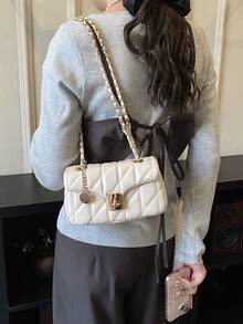 Quilted Diamond Leather Shoulder Bag With Metal Chain And Square Twist Lock Hardware, Compact Body Fits Lipstick, Keys And Other Personal Items, Twist Lock Closure, Gentle Small Square Bag, Suitable For Delicate Girls' Daily Commute, Dates And Shopping - White - View 4