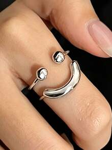 1pc Minimalist, Fun, Adjustable Open-Face Ring Features A Delicate And Playful Openwork Smile Design Made Of High-Quality, Hypoallergenic Stainless Steel. It's Fade-Resistant, Simple, Elegant, And Fashionable, Suitable For Both Men And Women. Perfect For Everyday Wear, Parties, Dates, Vacations, And As A Stylish Autumn/Winter Accessory. - Face - View 9